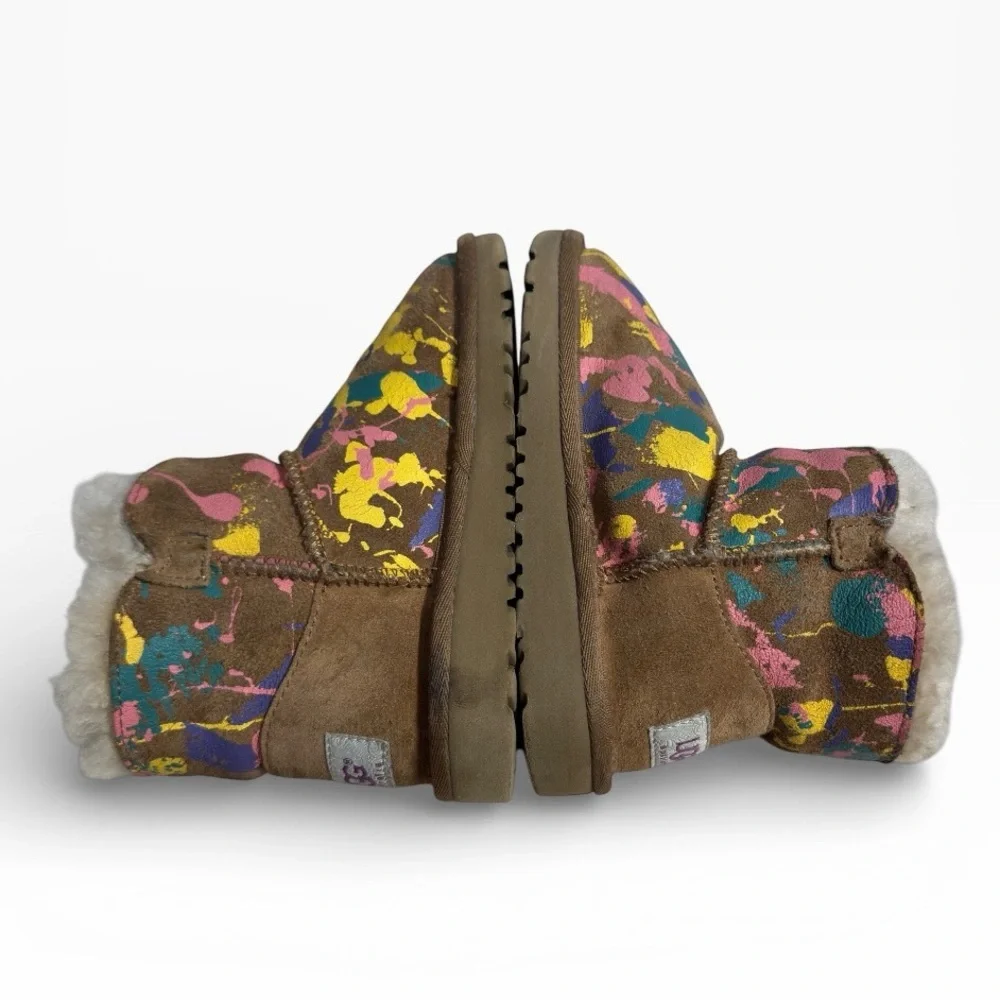 UGG Mini Bailey Button Paint Splatter Shearling Boots Toddler Size 10 Brown